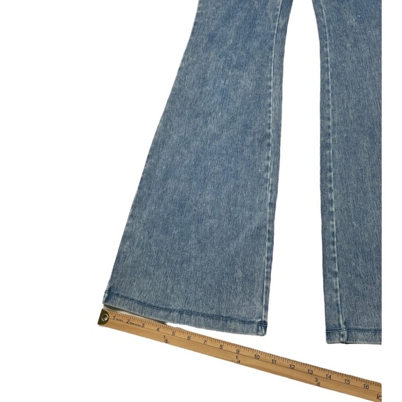 Good American Soft Sculpt Pull On Flare Jeans Size M - Picture 14 of 14